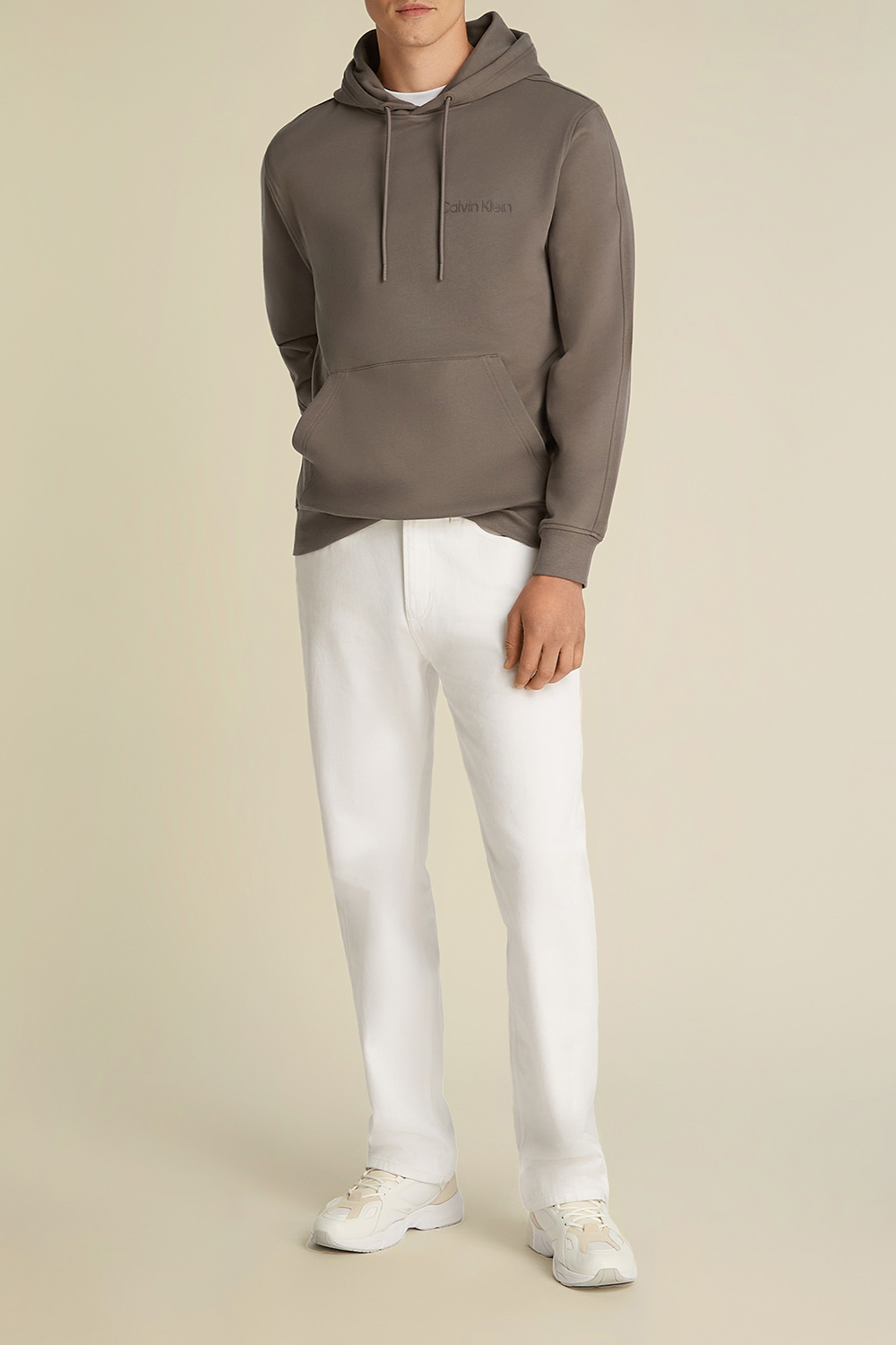 תמונת כל הלוק של סווטשירט קפוצ'ון